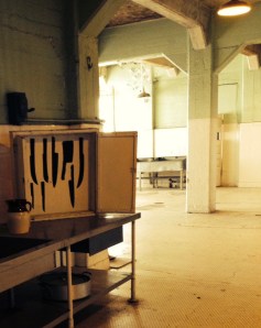 Knife block in Alcatraz's kitchen